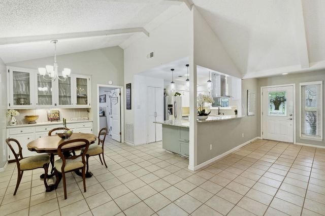 2004 Creekview DR, Round Rock, TX 78681