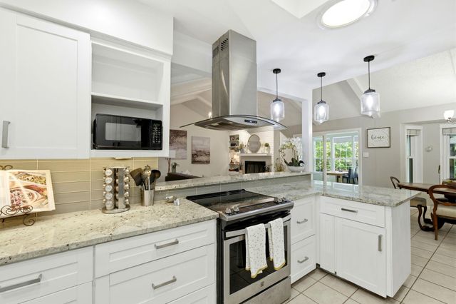 2004 Creekview DR, Round Rock, TX 78681