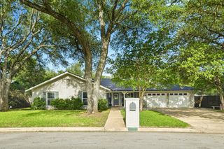 2004 Creekview DR, Round Rock, TX 78681