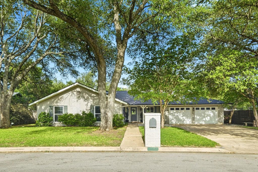 2004 Creekview DR, Round Rock, TX 78681