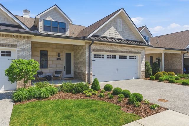 1024 Club View Dr Unit B301, Gallatin, TN 37066