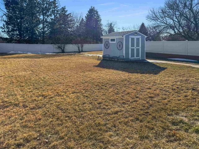 301 15th Avenue SW, Minot, ND 58701