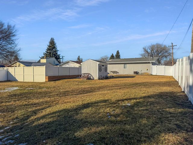 301 15th Avenue SW, Minot, ND 58701