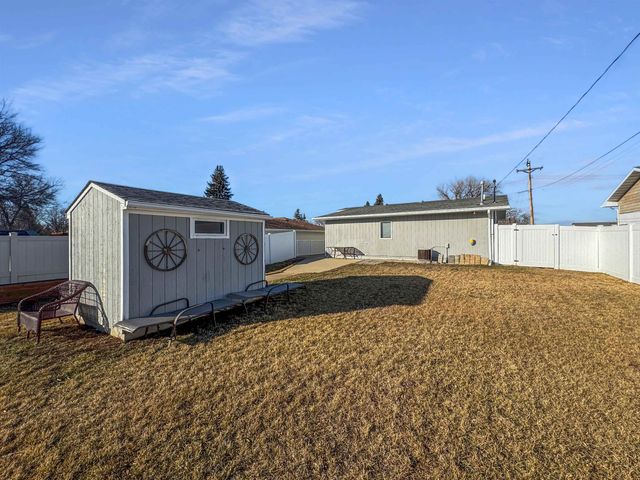 301 15th Avenue SW, Minot, ND 58701