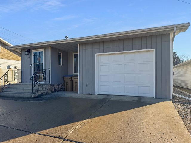 301 15th Avenue SW, Minot, ND 58701