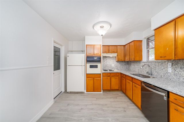 10830 Sela Lane, Houston, TX 77072