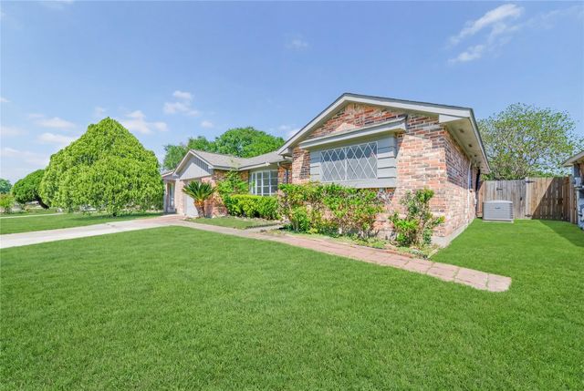 10830 Sela Lane, Houston, TX 77072