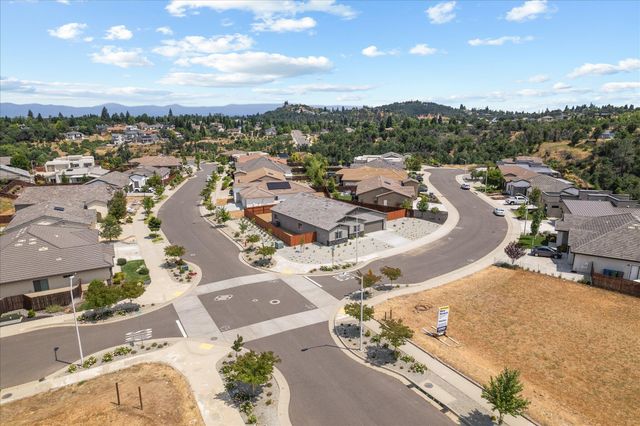 903 Katmai Place, Redding, CA 96001