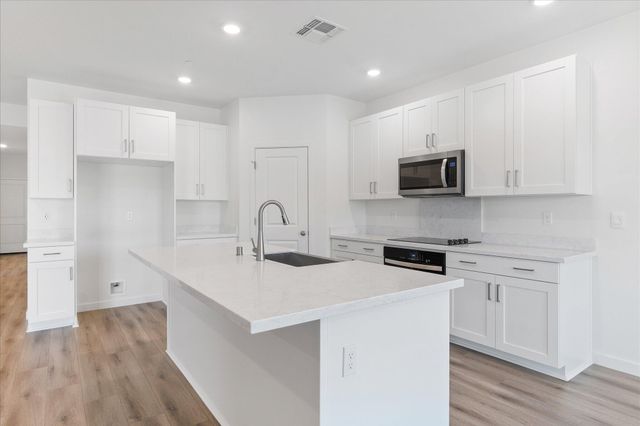 903 Katmai Place, Redding, CA 96001