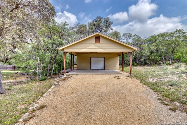577 Mariposa Avenue, Concan, TX 78838