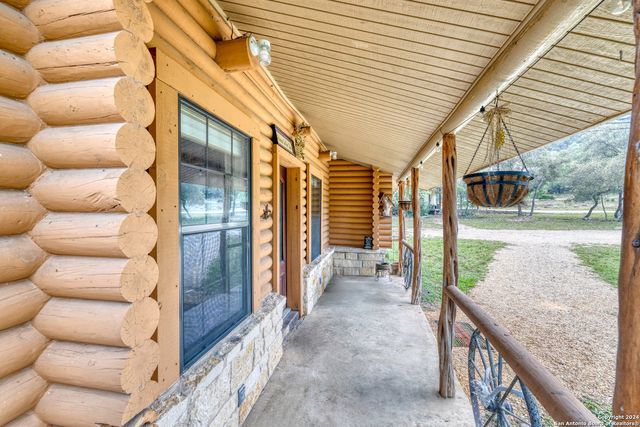 577 Mariposa Avenue, Concan, TX 78838