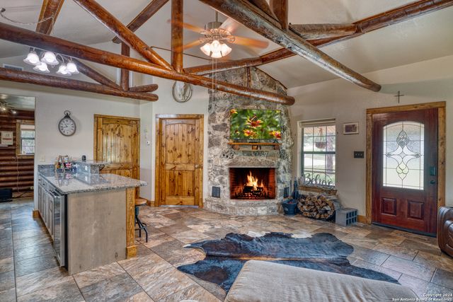 577 Mariposa Avenue, Concan, TX 78838