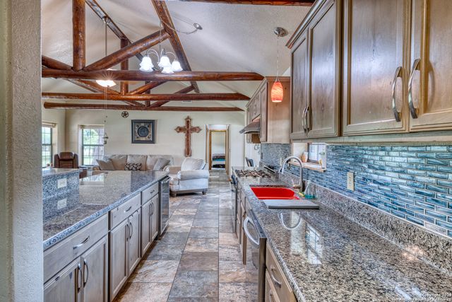 577 Mariposa Avenue, Concan, TX 78838