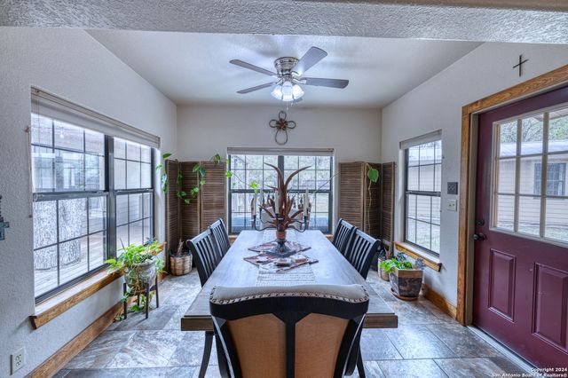 577 Mariposa Avenue, Concan, TX 78838