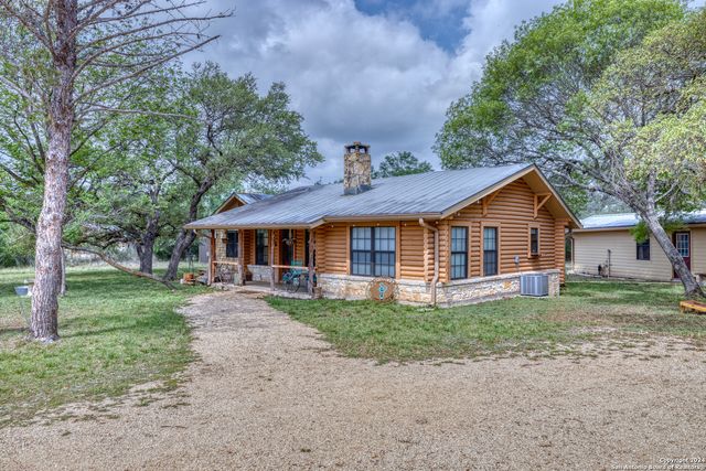 577 Mariposa Avenue, Concan, TX 78838