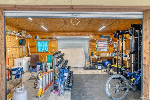 577 Mariposa Avenue, Concan, TX 78838