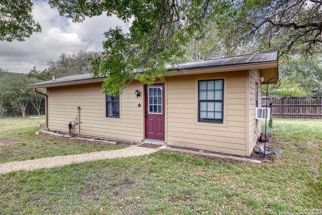 577 Mariposa Avenue, Concan, TX 78838