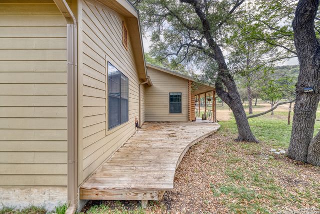 577 Mariposa Avenue, Concan, TX 78838