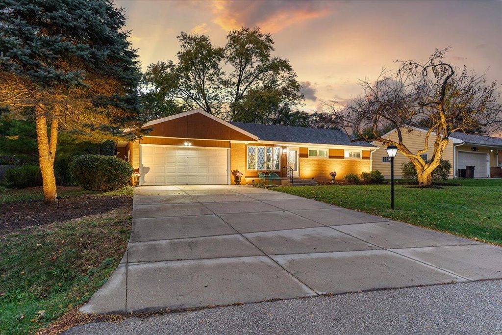 8067 N 54th STREET, Brown Deer, WI 53223