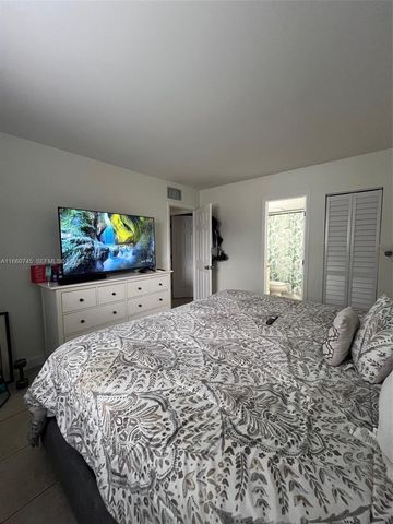 8075 NW 7th Street 109, Miami, FL 33126