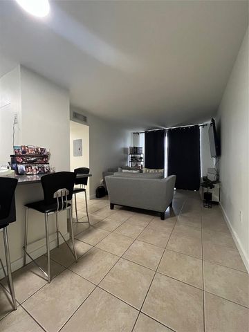 8075 NW 7th Street 109, Miami, FL 33126