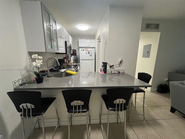 8075 NW 7th Street 109, Miami, FL 33126