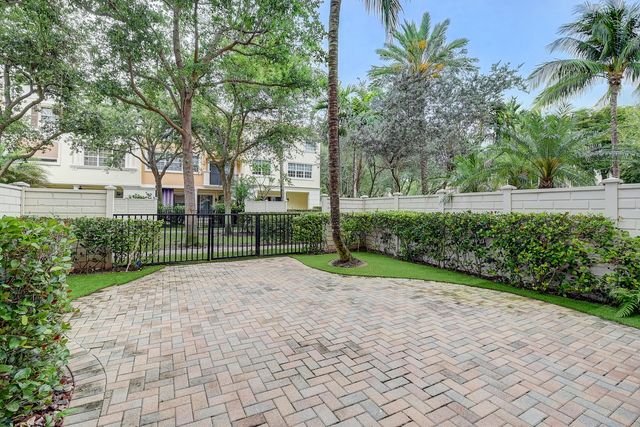 5645 NE Trieste Way, Boca Raton, FL 33487