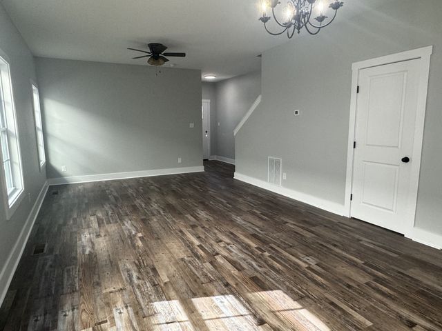 954 Greenwood Ave, Clarksville, TN 37040