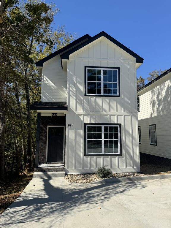 954 Greenwood Ave, Clarksville, TN 37040