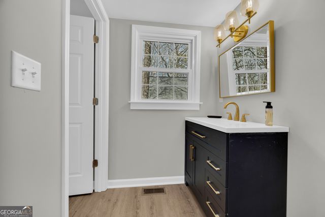 348 Knottywood Drive, Lavonia, GA 30553