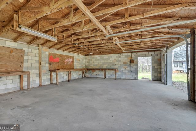 348 Knottywood Drive, Lavonia, GA 30553