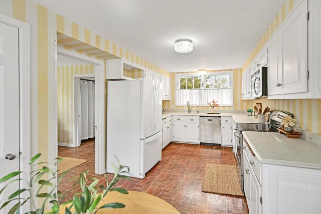 1065 Lower Ridgeway, Elm Grove, WI 53122