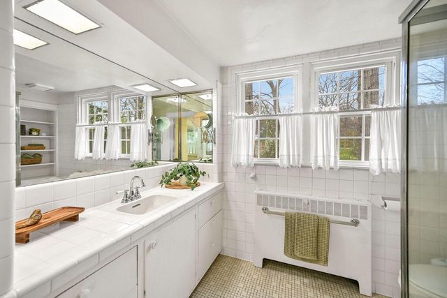 1065 Lower Ridgeway, Elm Grove, WI 53122
