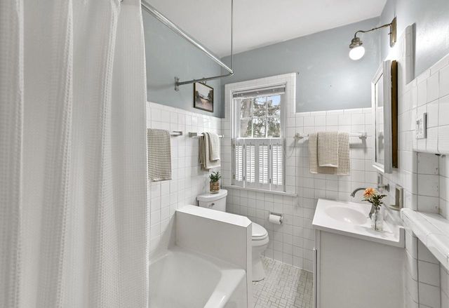 1065 Lower Ridgeway, Elm Grove, WI 53122