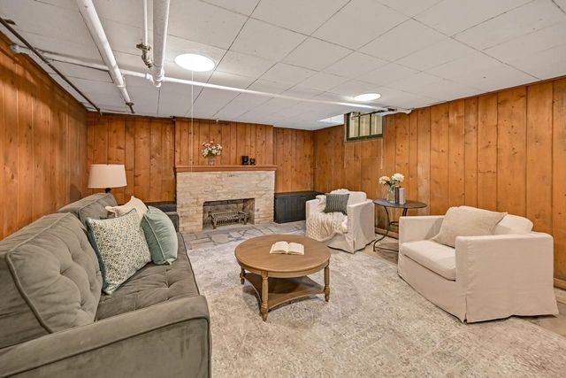 1065 Lower Ridgeway, Elm Grove, WI 53122