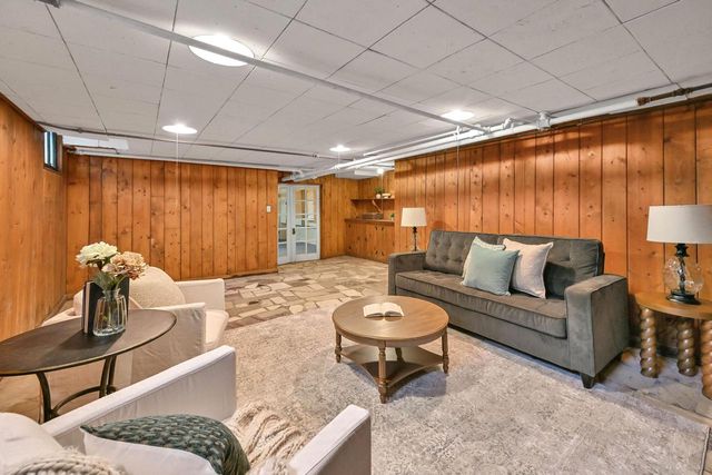 1065 Lower Ridgeway, Elm Grove, WI 53122