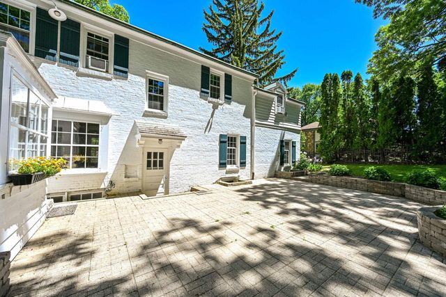 1065 Lower Ridgeway, Elm Grove, WI 53122