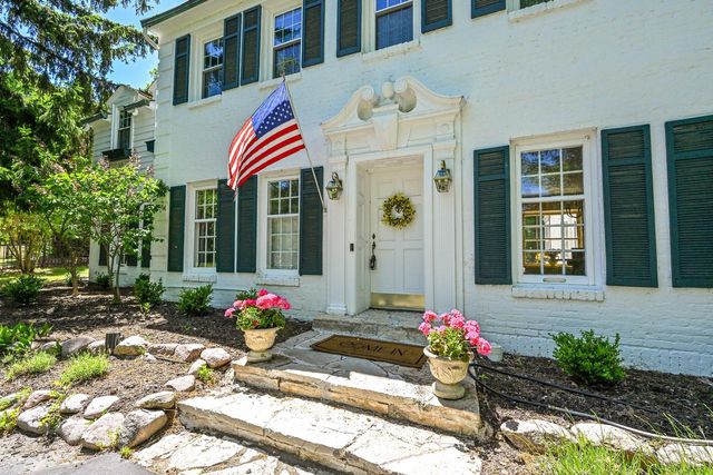1065 Lower Ridgeway, Elm Grove, WI 53122