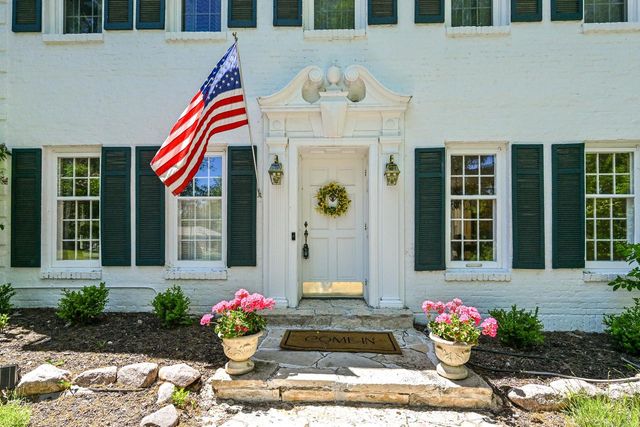 1065 Lower Ridgeway, Elm Grove, WI 53122
