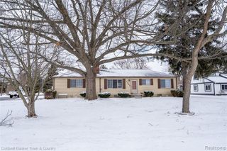 1465 N Pontiac Trail, Walled Lake, MI 48390