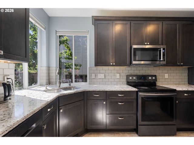 5758 Nw CRADY Ln, Portland, OR 97229