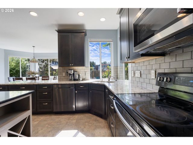 5758 Nw CRADY Ln, Portland, OR 97229
