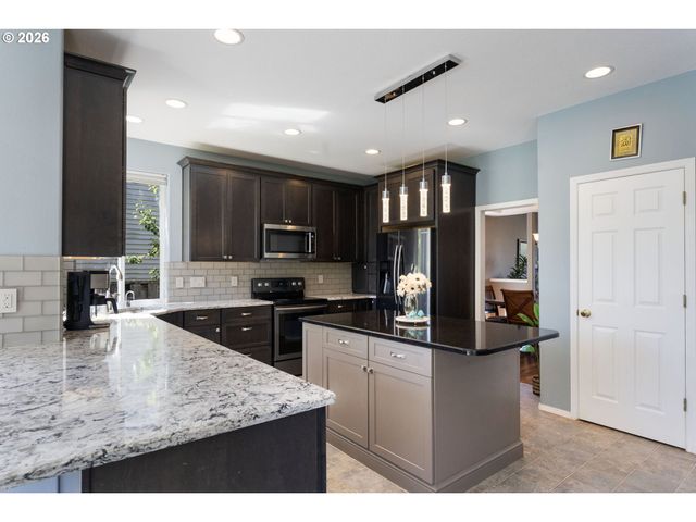 5758 Nw CRADY Ln, Portland, OR 97229