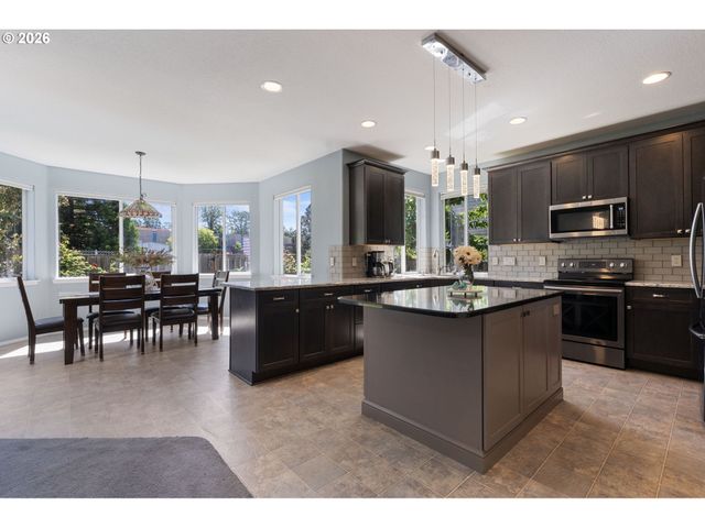 5758 Nw CRADY Ln, Portland, OR 97229