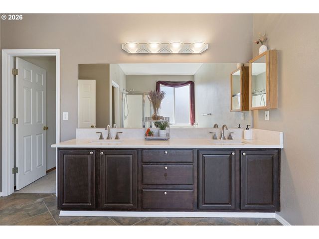 5758 Nw CRADY Ln, Portland, OR 97229