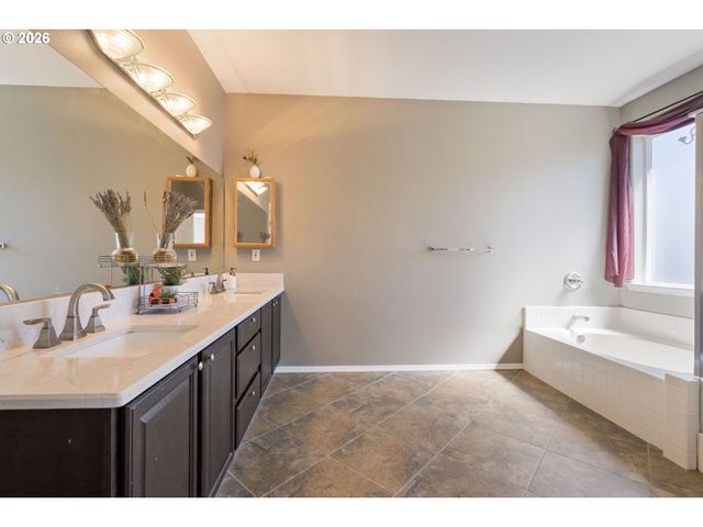 5758 Nw CRADY Ln, Portland, OR 97229
