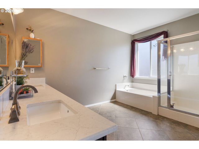 5758 Nw CRADY Ln, Portland, OR 97229