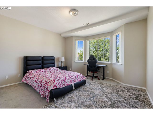 5758 Nw CRADY Ln, Portland, OR 97229