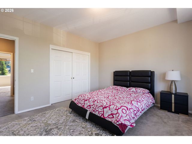 5758 Nw CRADY Ln, Portland, OR 97229