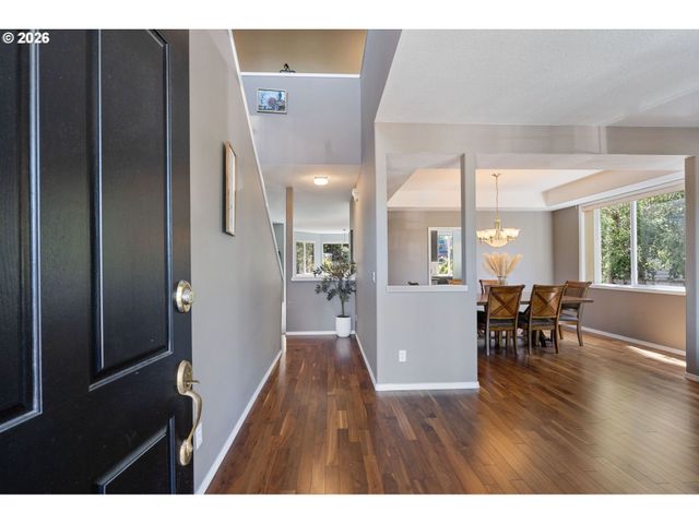 5758 Nw CRADY Ln, Portland, OR 97229